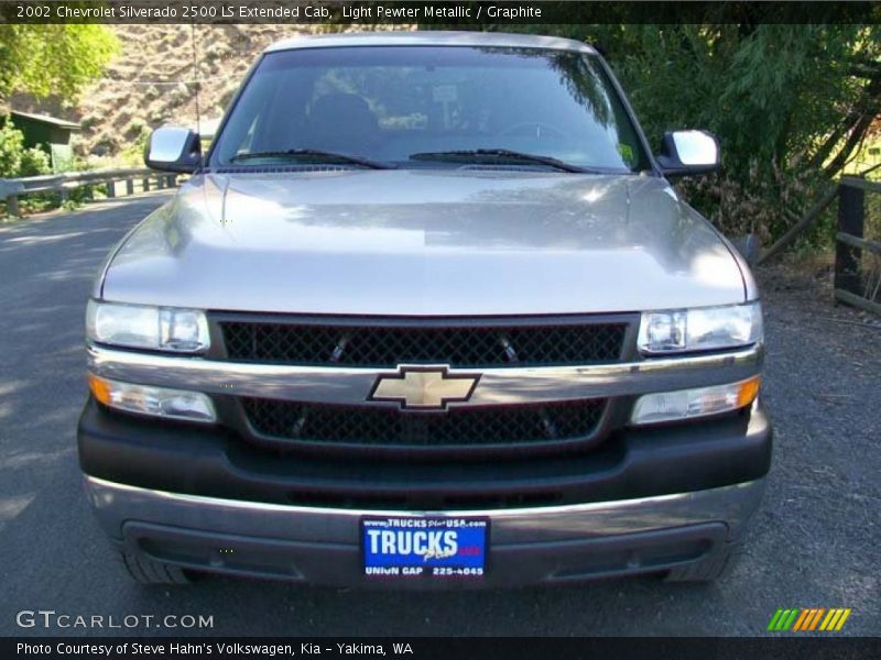 Light Pewter Metallic / Graphite 2002 Chevrolet Silverado 2500 LS Extended Cab