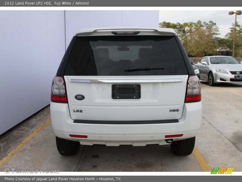 Fuji White / Almond 2012 Land Rover LR2 HSE