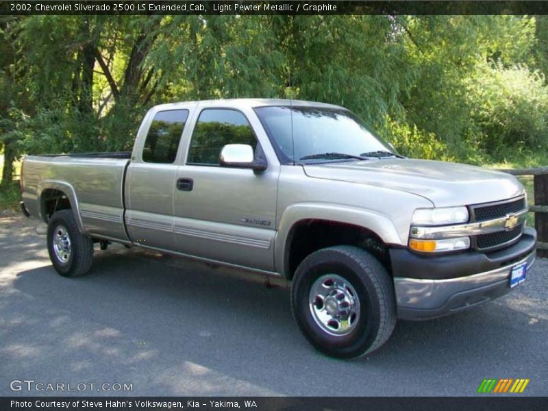 Light Pewter Metallic / Graphite 2002 Chevrolet Silverado 2500 LS Extended Cab