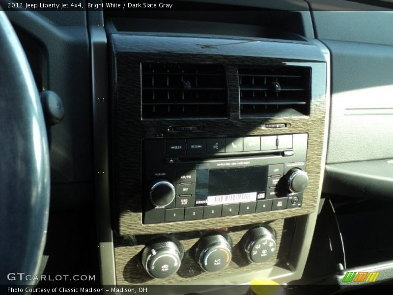 Bright White / Dark Slate Gray 2012 Jeep Liberty Jet 4x4