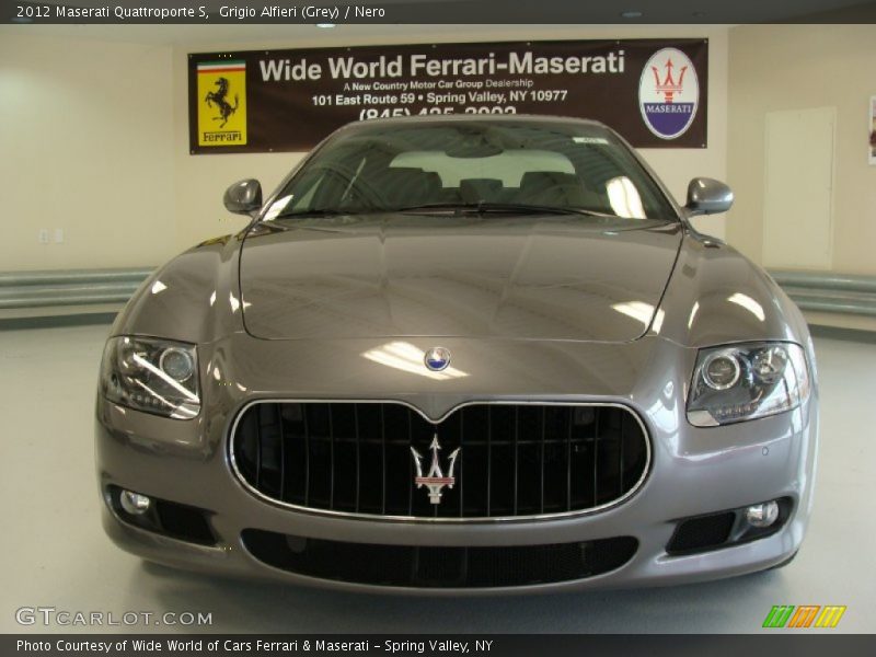 Grigio Alfieri (Grey) / Nero 2012 Maserati Quattroporte S