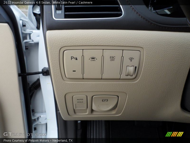 Controls of 2012 Genesis 4.6 Sedan