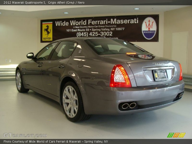 Grigio Alfieri (Grey) / Nero 2012 Maserati Quattroporte S