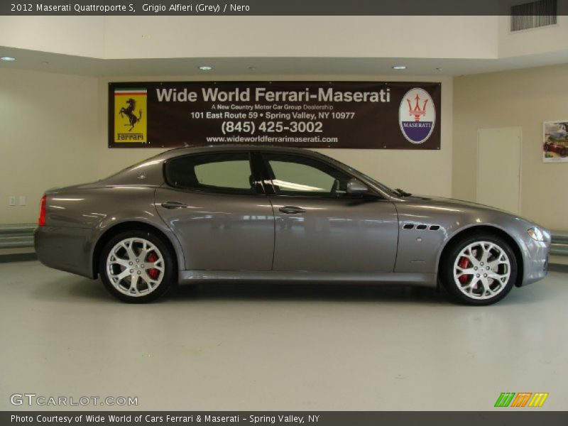 Grigio Alfieri (Grey) / Nero 2012 Maserati Quattroporte S