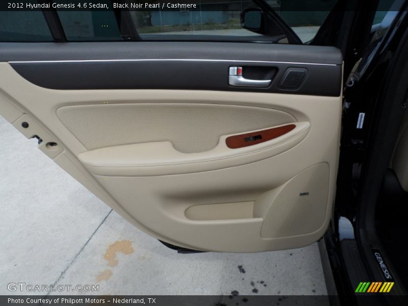 Door Panel of 2012 Genesis 4.6 Sedan