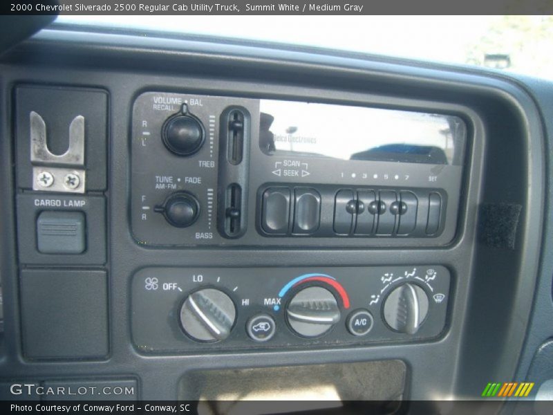 Controls of 2000 Silverado 2500 Regular Cab Utility Truck