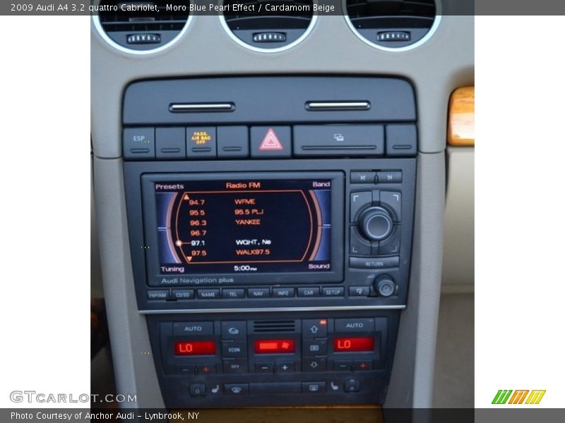 Controls of 2009 A4 3.2 quattro Cabriolet