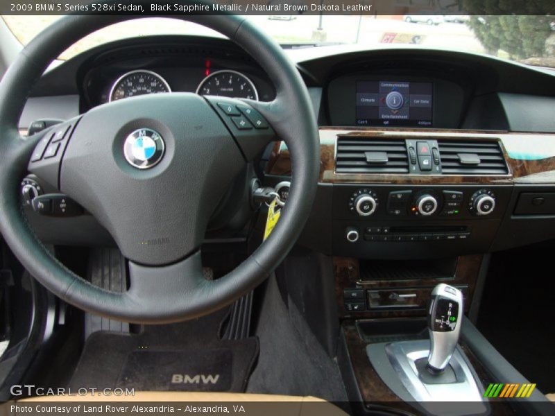 Dashboard of 2009 5 Series 528xi Sedan