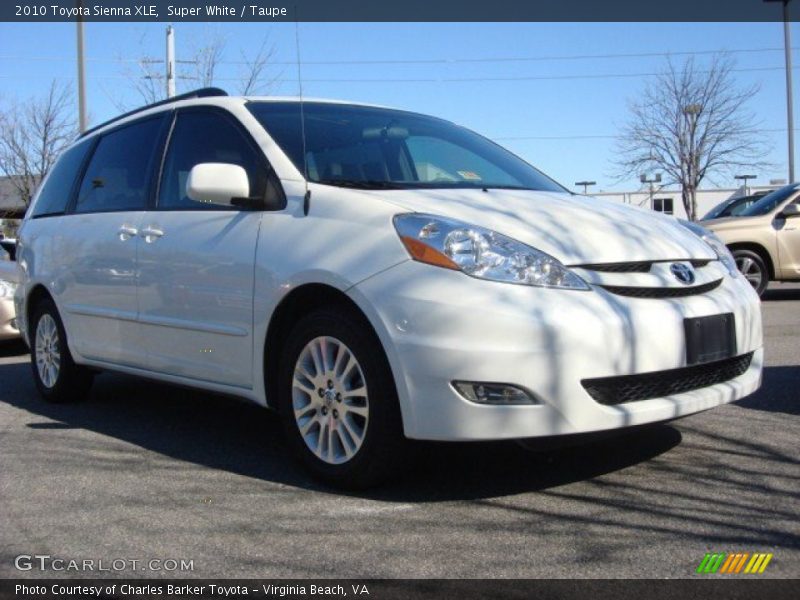 Super White / Taupe 2010 Toyota Sienna XLE