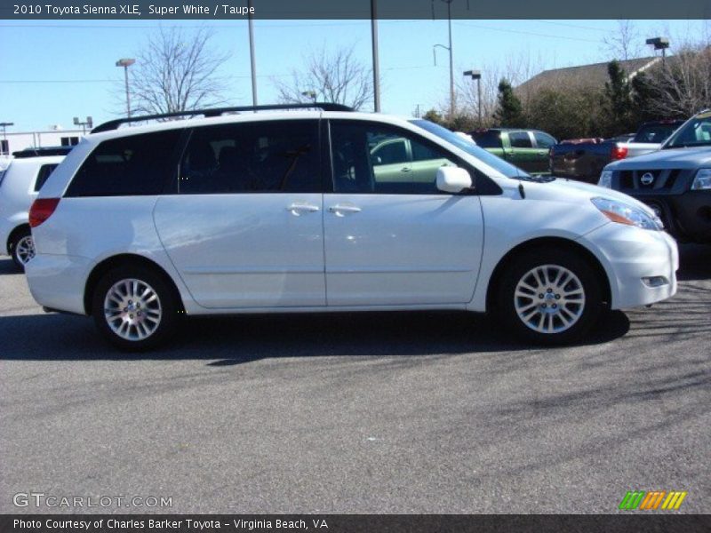 Super White / Taupe 2010 Toyota Sienna XLE