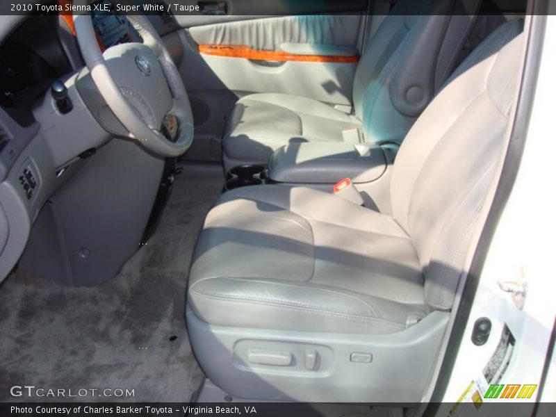 Super White / Taupe 2010 Toyota Sienna XLE