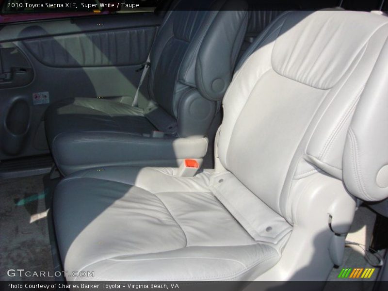 Super White / Taupe 2010 Toyota Sienna XLE