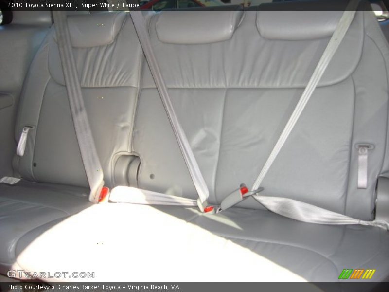 Super White / Taupe 2010 Toyota Sienna XLE