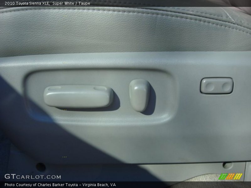 Super White / Taupe 2010 Toyota Sienna XLE