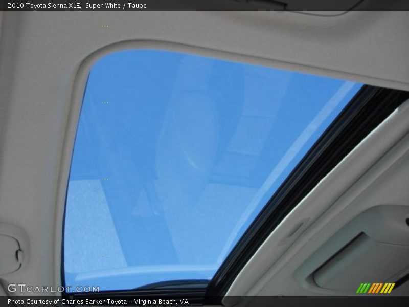 Super White / Taupe 2010 Toyota Sienna XLE
