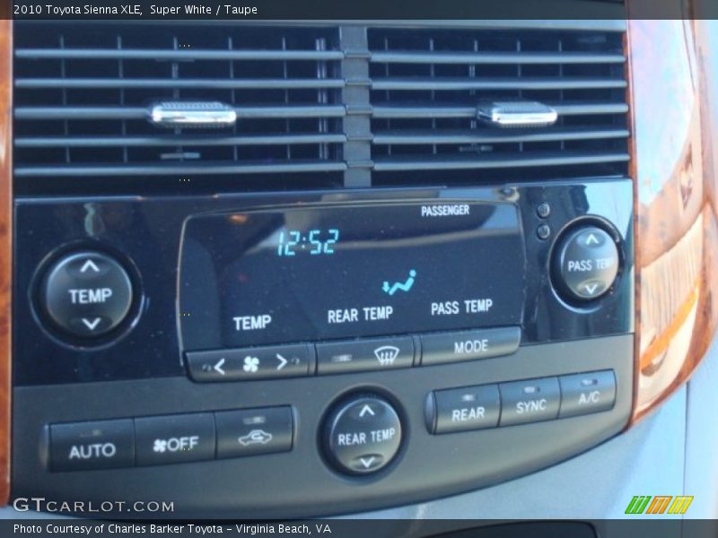 Super White / Taupe 2010 Toyota Sienna XLE
