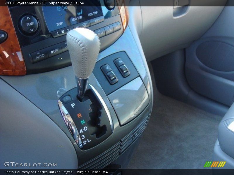 Super White / Taupe 2010 Toyota Sienna XLE