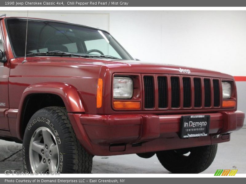 Chili Pepper Red Pearl / Mist Gray 1998 Jeep Cherokee Classic 4x4