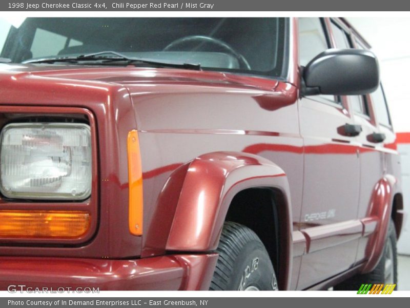 Chili Pepper Red Pearl / Mist Gray 1998 Jeep Cherokee Classic 4x4