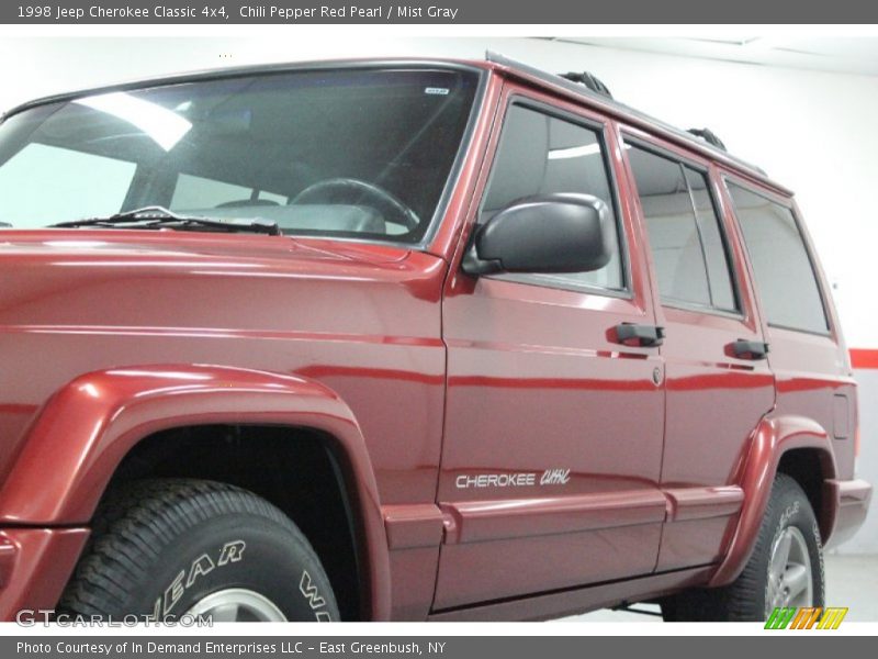 Chili Pepper Red Pearl / Mist Gray 1998 Jeep Cherokee Classic 4x4