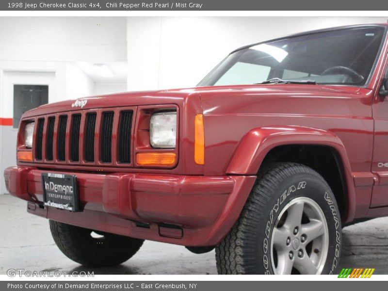 Chili Pepper Red Pearl / Mist Gray 1998 Jeep Cherokee Classic 4x4