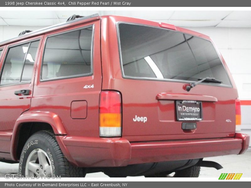 Chili Pepper Red Pearl / Mist Gray 1998 Jeep Cherokee Classic 4x4