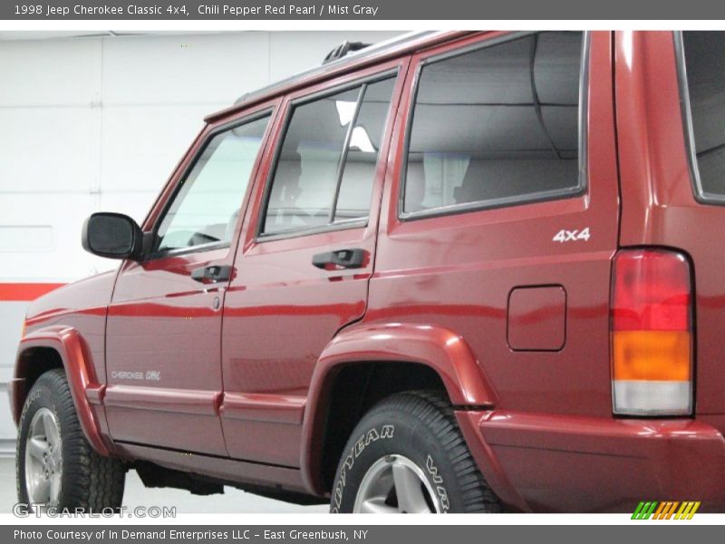 Chili Pepper Red Pearl / Mist Gray 1998 Jeep Cherokee Classic 4x4