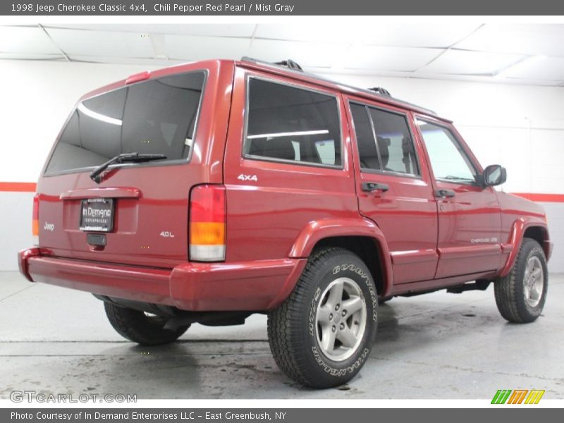 Chili Pepper Red Pearl / Mist Gray 1998 Jeep Cherokee Classic 4x4