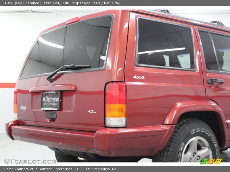Chili Pepper Red Pearl / Mist Gray 1998 Jeep Cherokee Classic 4x4