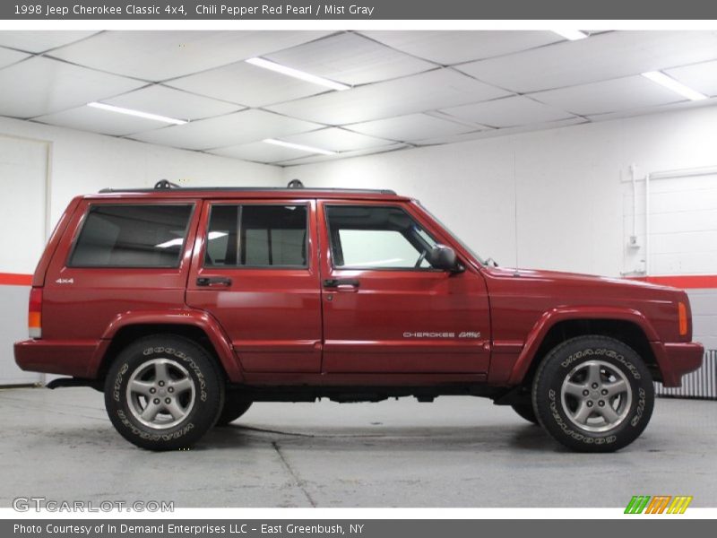 Chili Pepper Red Pearl / Mist Gray 1998 Jeep Cherokee Classic 4x4