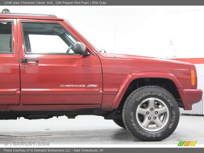 Chili Pepper Red Pearl / Mist Gray 1998 Jeep Cherokee Classic 4x4