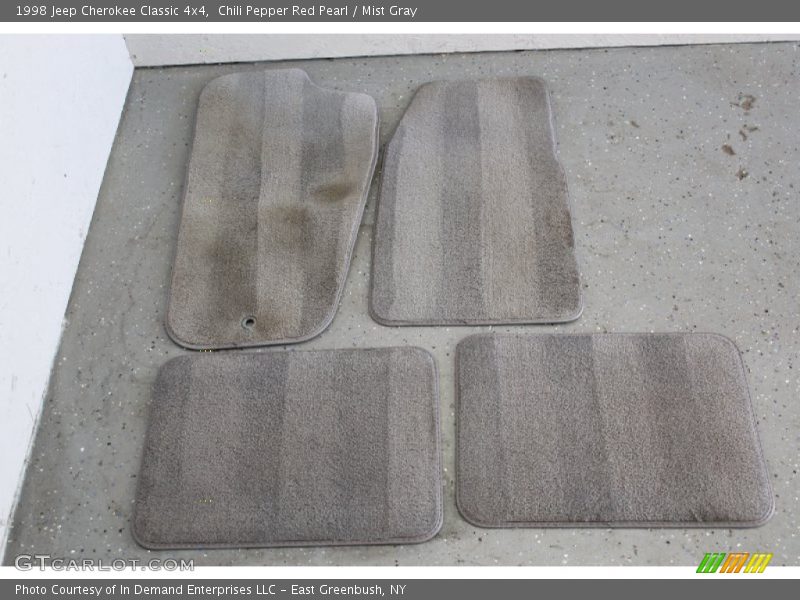 Chili Pepper Red Pearl / Mist Gray 1998 Jeep Cherokee Classic 4x4