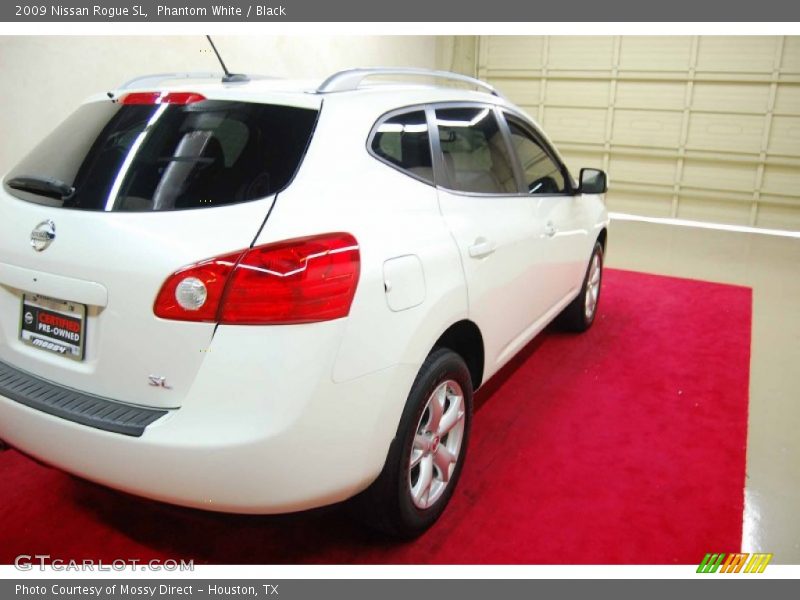 Phantom White / Black 2009 Nissan Rogue SL