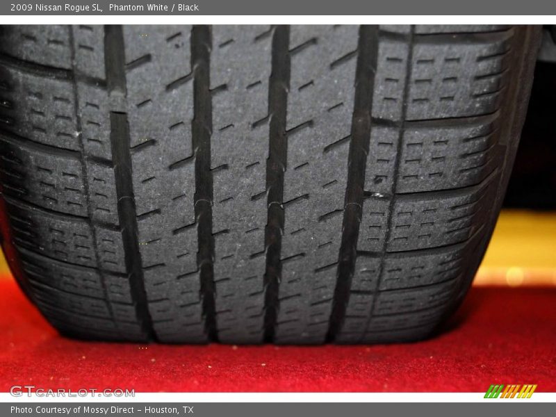 Phantom White / Black 2009 Nissan Rogue SL
