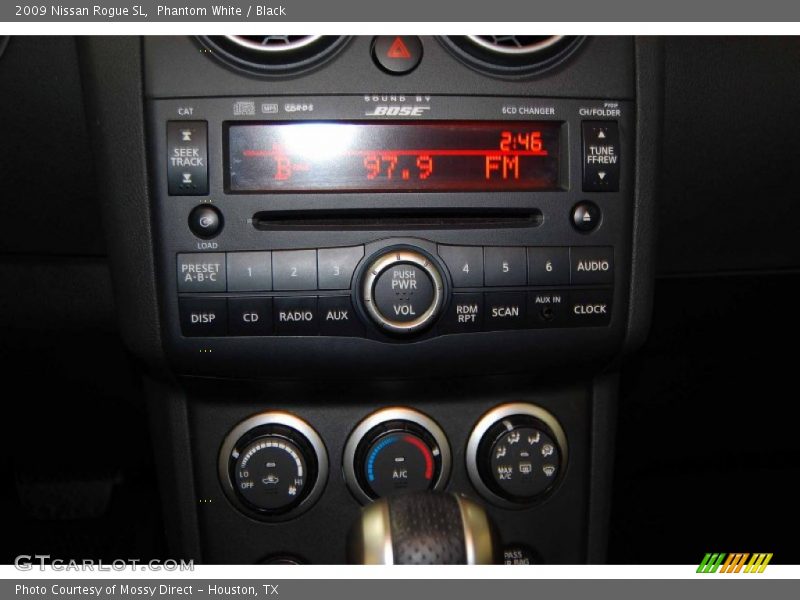 Phantom White / Black 2009 Nissan Rogue SL