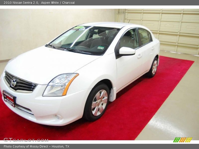 Aspen White / Charcoal 2010 Nissan Sentra 2.0