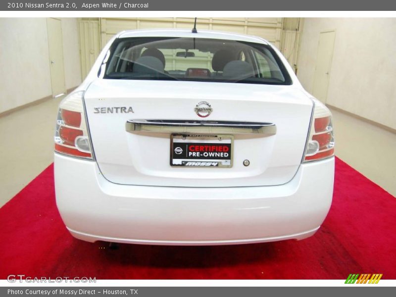 Aspen White / Charcoal 2010 Nissan Sentra 2.0