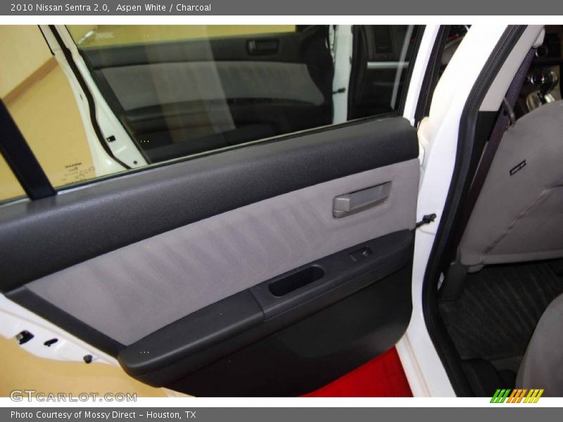 Aspen White / Charcoal 2010 Nissan Sentra 2.0