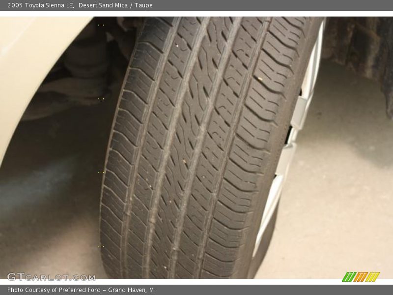 Desert Sand Mica / Taupe 2005 Toyota Sienna LE