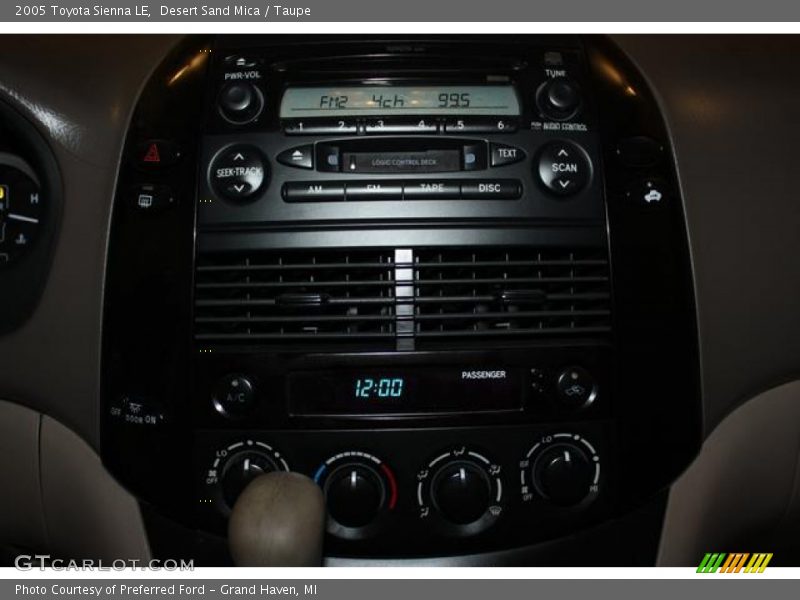 Desert Sand Mica / Taupe 2005 Toyota Sienna LE