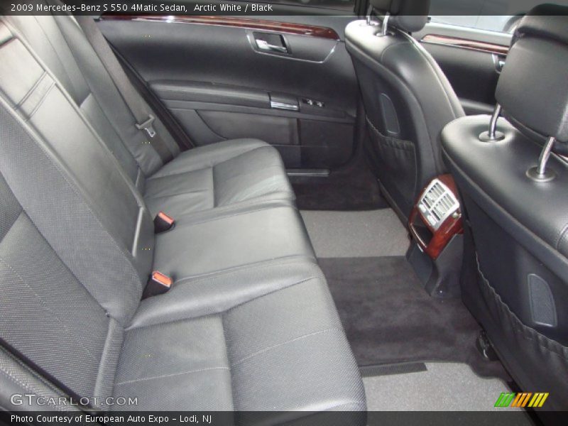 Arctic White / Black 2009 Mercedes-Benz S 550 4Matic Sedan