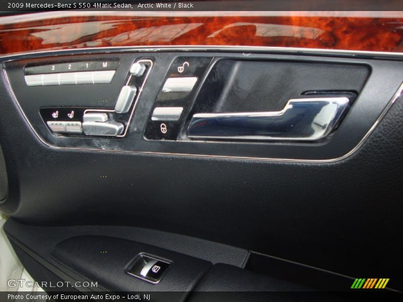 Arctic White / Black 2009 Mercedes-Benz S 550 4Matic Sedan