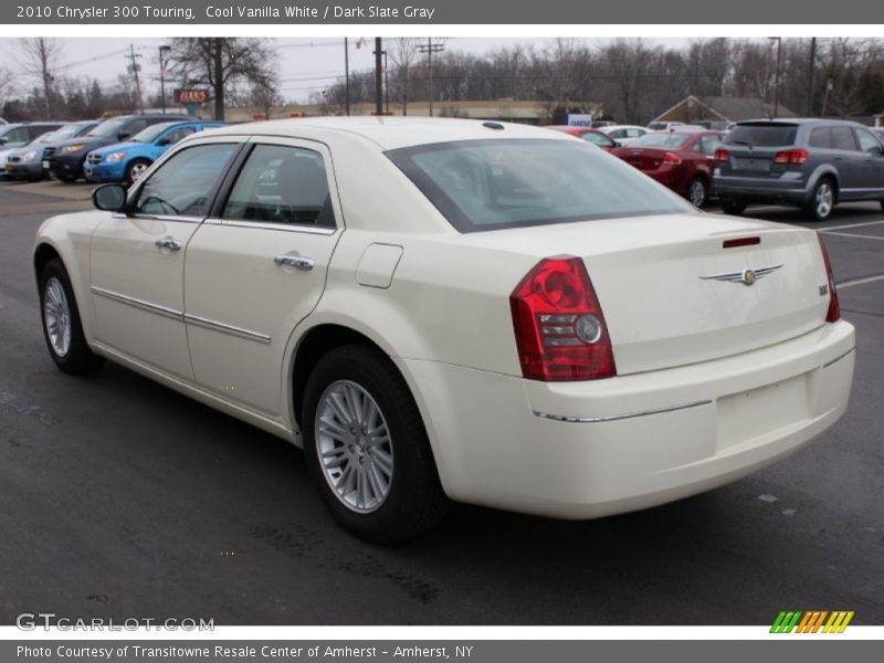 Cool Vanilla White / Dark Slate Gray 2010 Chrysler 300 Touring