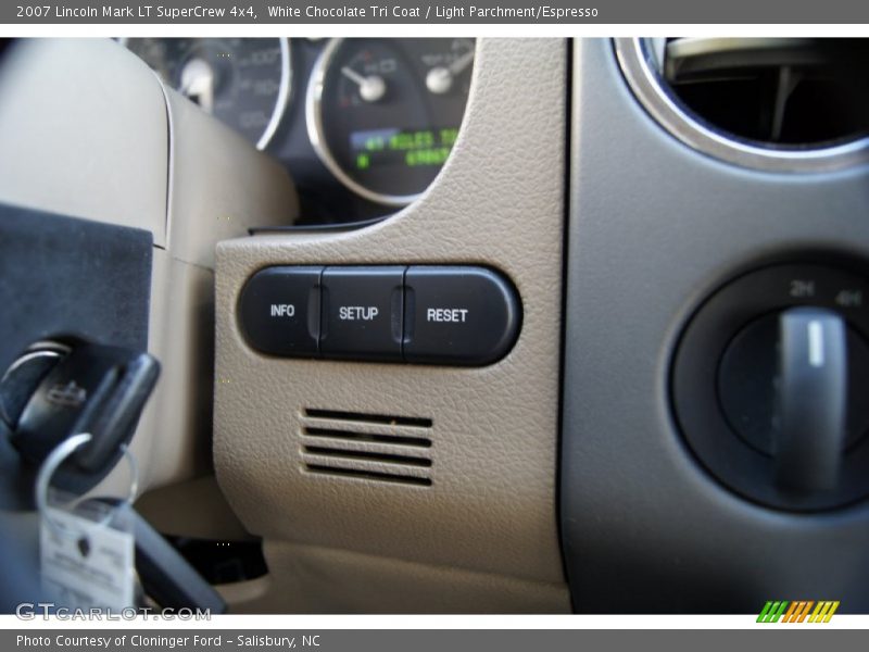 Dashboard of 2007 Mark LT SuperCrew 4x4