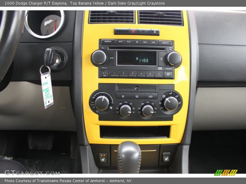 Controls of 2006 Charger R/T Daytona