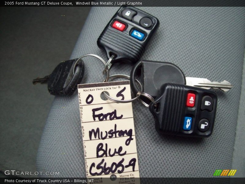 Keys of 2005 Mustang GT Deluxe Coupe