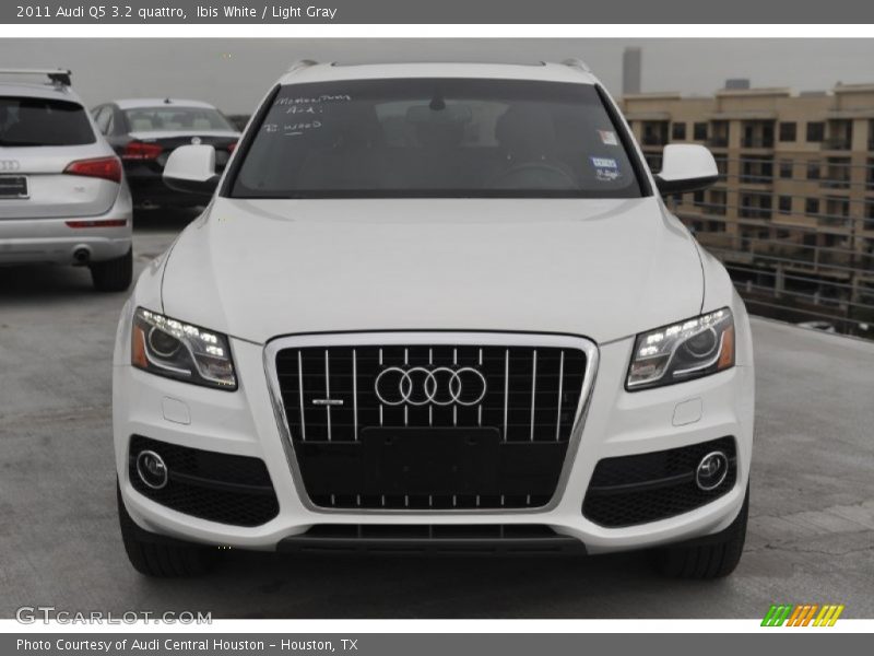 Ibis White / Light Gray 2011 Audi Q5 3.2 quattro