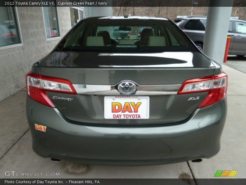 Cypress Green Pearl / Ivory 2012 Toyota Camry XLE V6