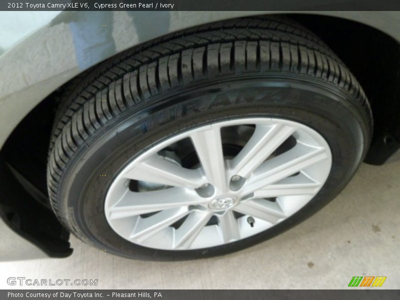 Cypress Green Pearl / Ivory 2012 Toyota Camry XLE V6