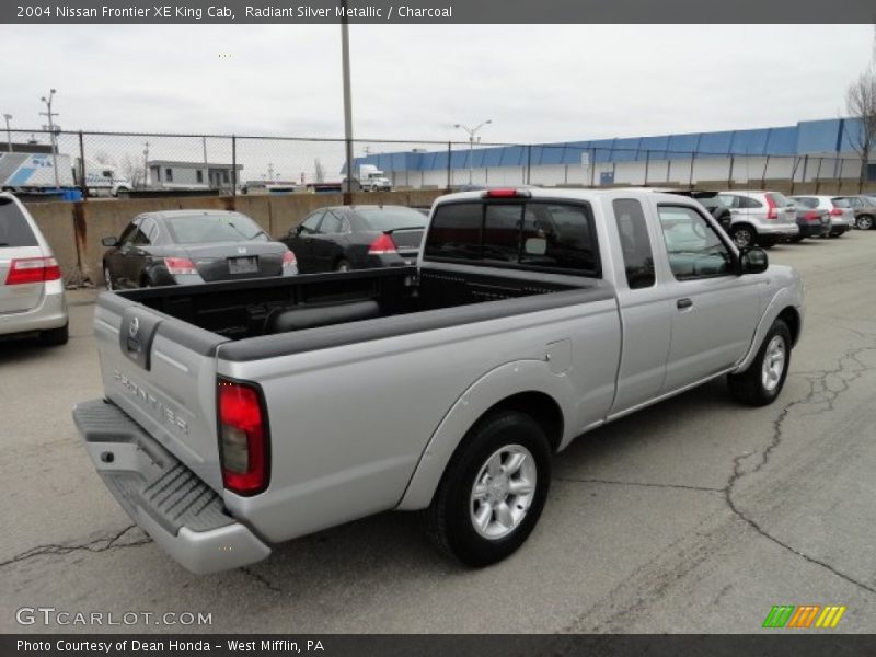 Radiant Silver Metallic / Charcoal 2004 Nissan Frontier XE King Cab